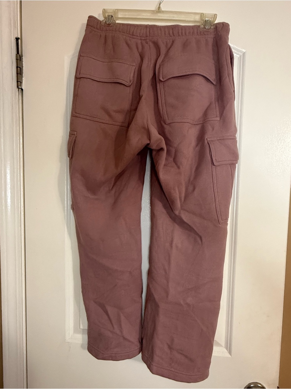Aritzia Wide-Leg Cargo Sweatpants in Mauve
